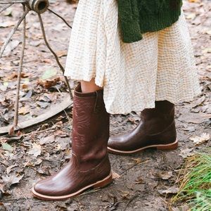 Lucchese Women's Waterproof Rain Boot Round Toe - Brown